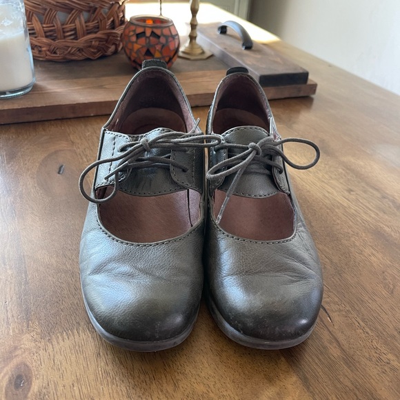 Dansko Shoes - Dansko Linda lace up clog pump burished leather size 38